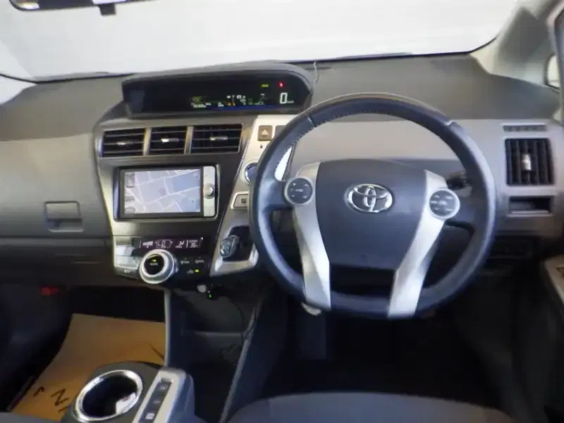 TOYOTA PRIUS ALPHA S Image 5