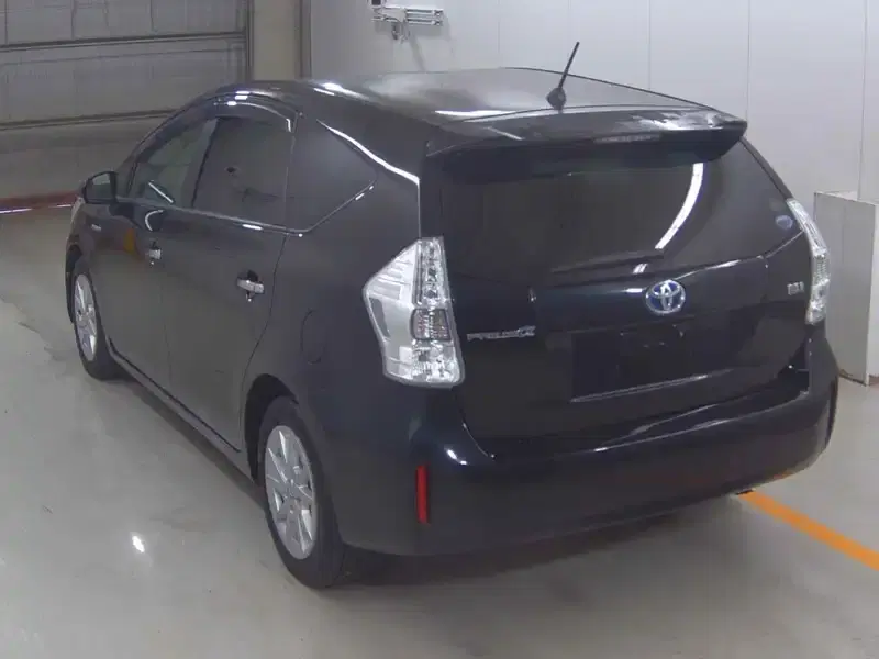 TOYOTA PRIUS ALPHA S Image 4