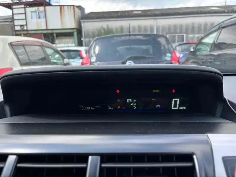 TOYOTA PRIUS ALPHA S Image 10