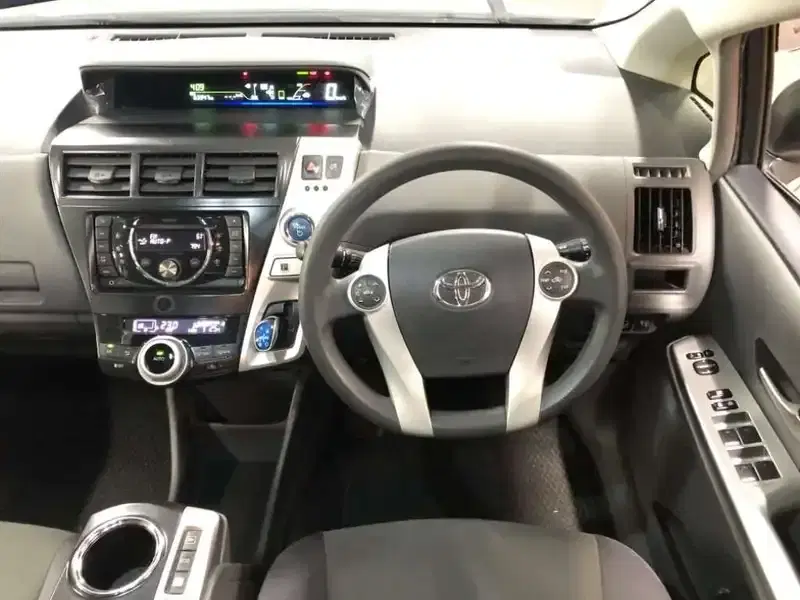 TOYOTA PRIUS ALPHA S L SELECTION Image 6