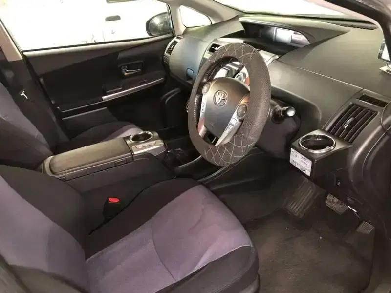 TOYOTA PRIUS ALPHA S TOURINGSELECTION Image 5