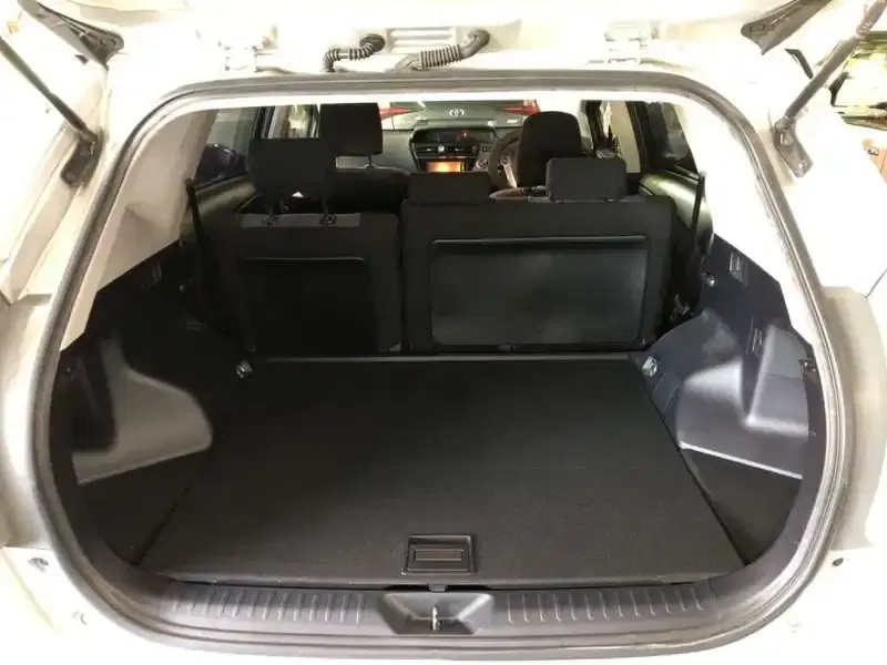 TOYOTA PRIUS ALPHA S TOURINGSELECTION Image 10