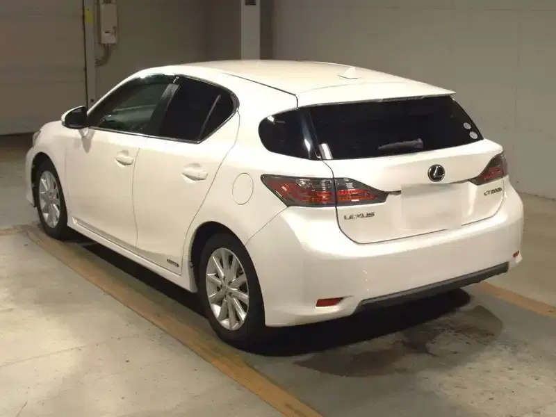 LEXUS CT CT200H VERSION C Image 5