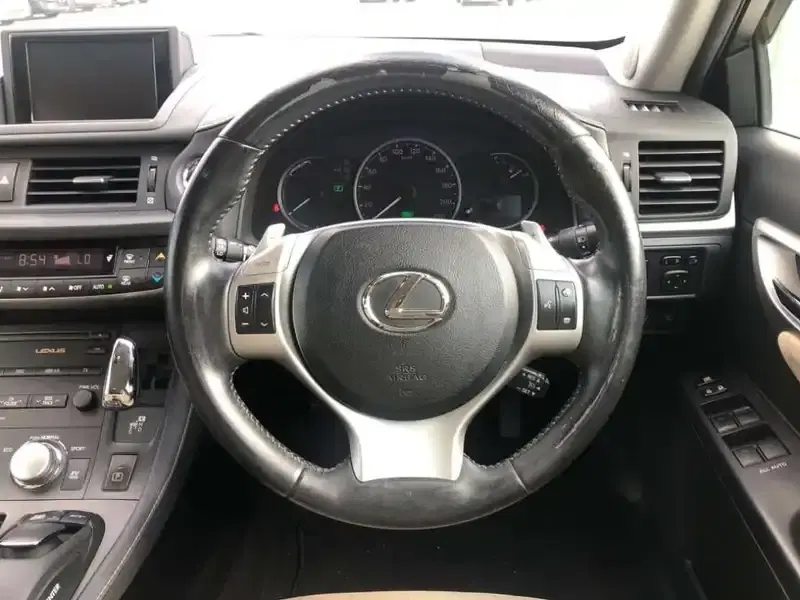 LEXUS CT CT200H VERSION C Image 6