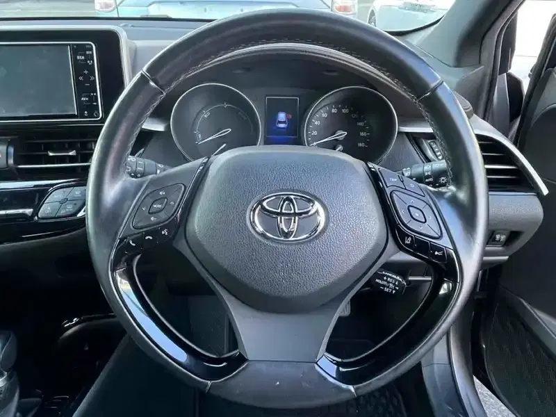 TOYOTA C-HR G Image 8