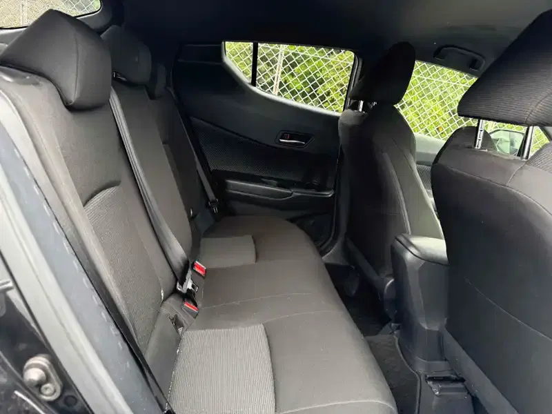 TOYOTA C-HR S Image 10