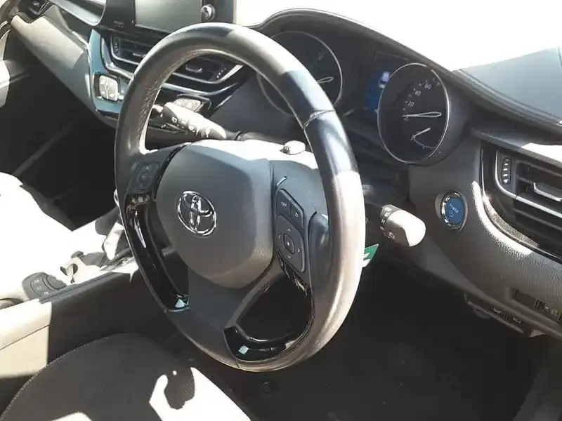 TOYOTA C-HR S Image 5