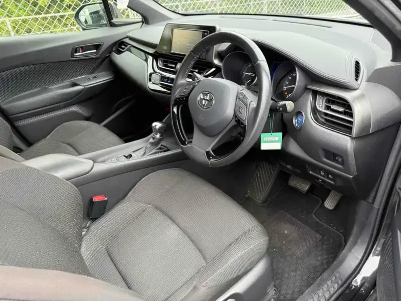 TOYOTA C-HR S Image 6