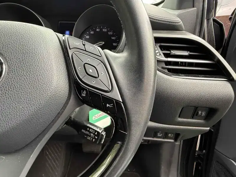 TOYOTA C-HR S Image 8